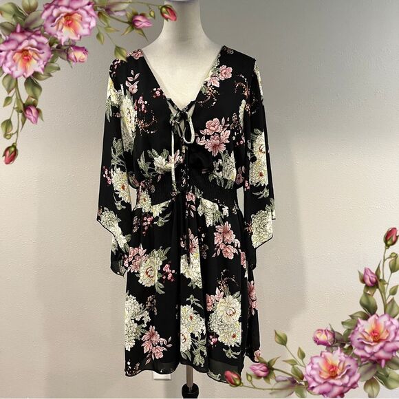 Maurices Floral bell sleeve deep v-neck Kimono Dress size 16/18 - Picture 1 of 13